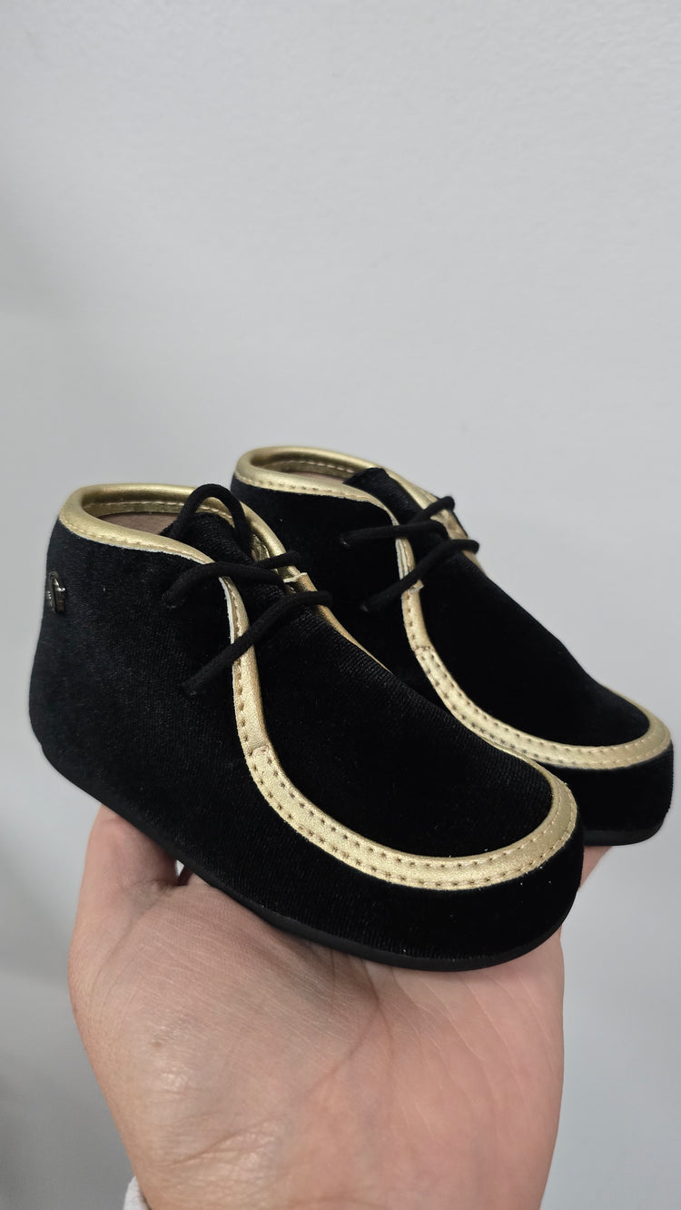 Shoozim Black Suede Lace Bootie 086