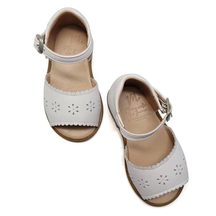 manuela-de-juan-white-scallop-buckle-sandal-girls-