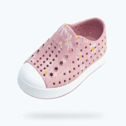 Natives Jefferson Daises Water Shoe