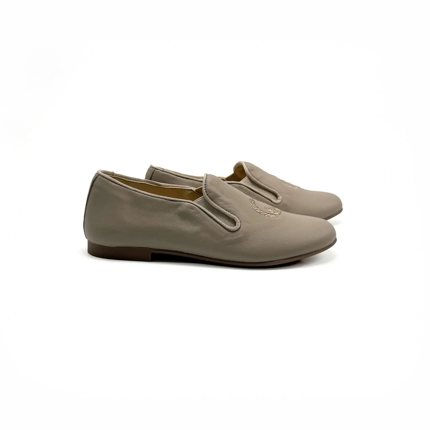 side view andanines bucksin taupe