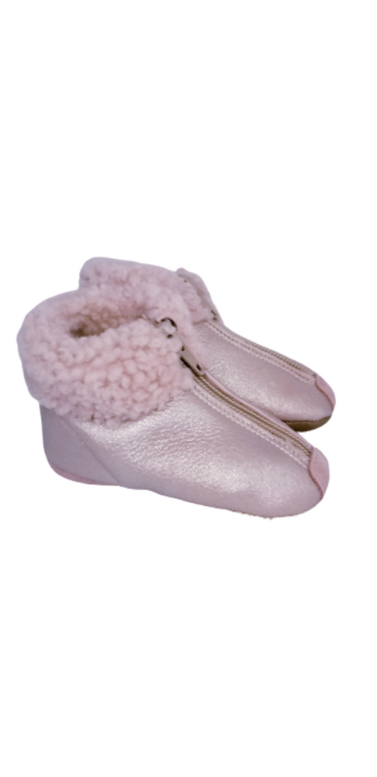 pepe-es-x-ls-curly-pink-fur-metallic-front-zipper-bootie-girls