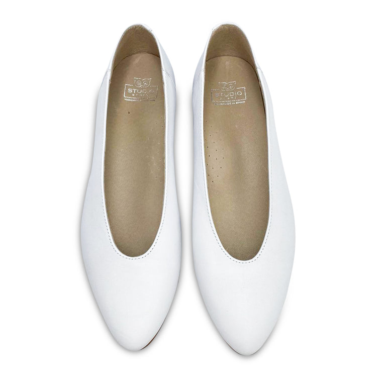 HOO White Leather Pointed Slip on 2434